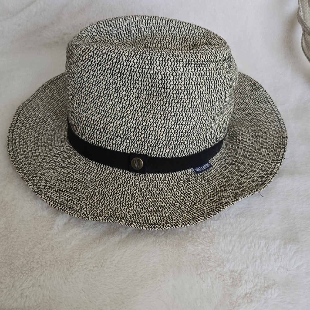 Elegant Black and White Outback Wallaroo Hat